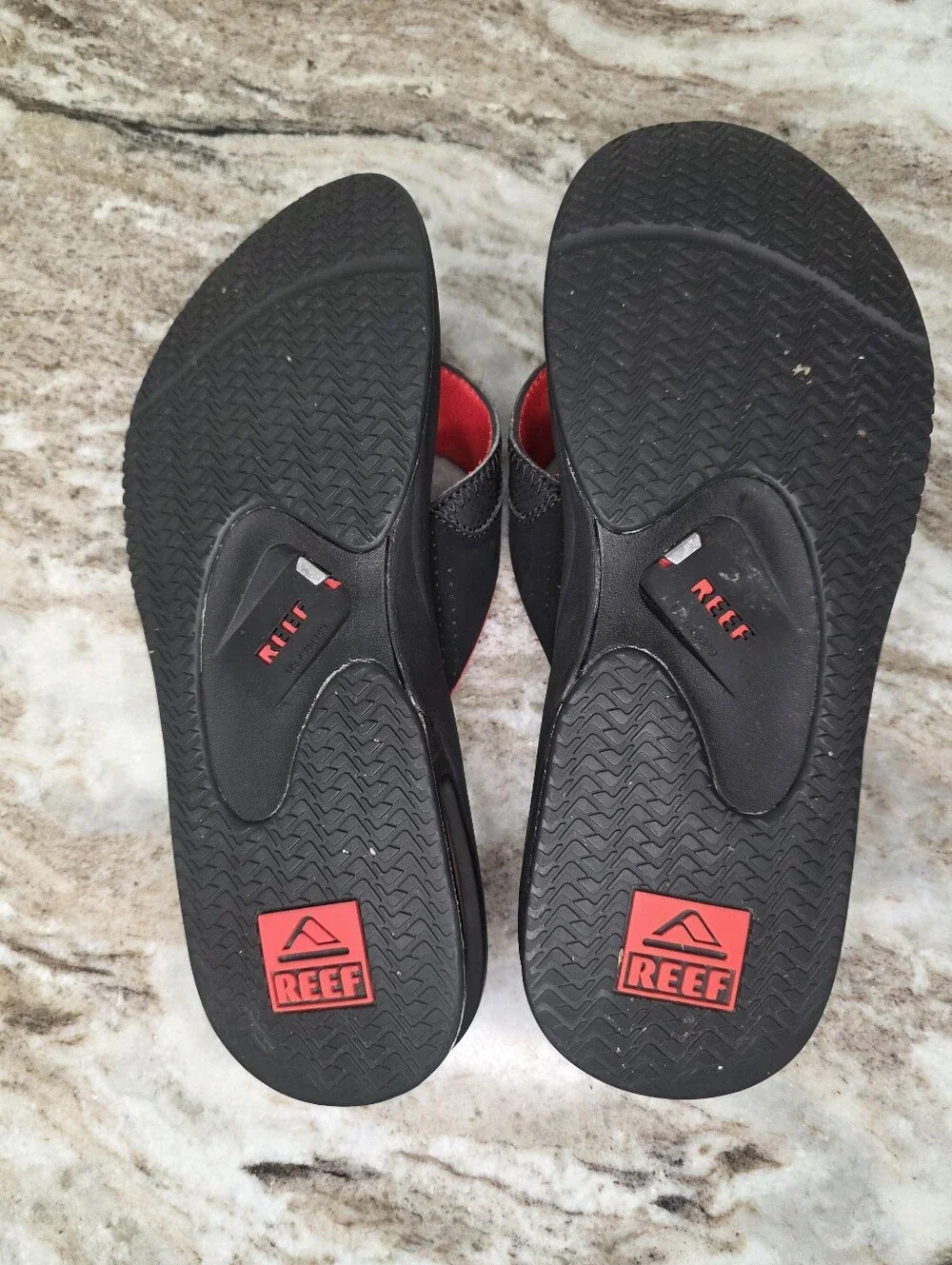 REEF Fanning Bottle Opener Flip Flops BLACK / Red Size 12